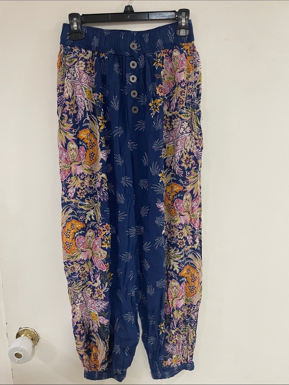Anthropologie balloon pants Navy Floral Button-Front Harem ePants